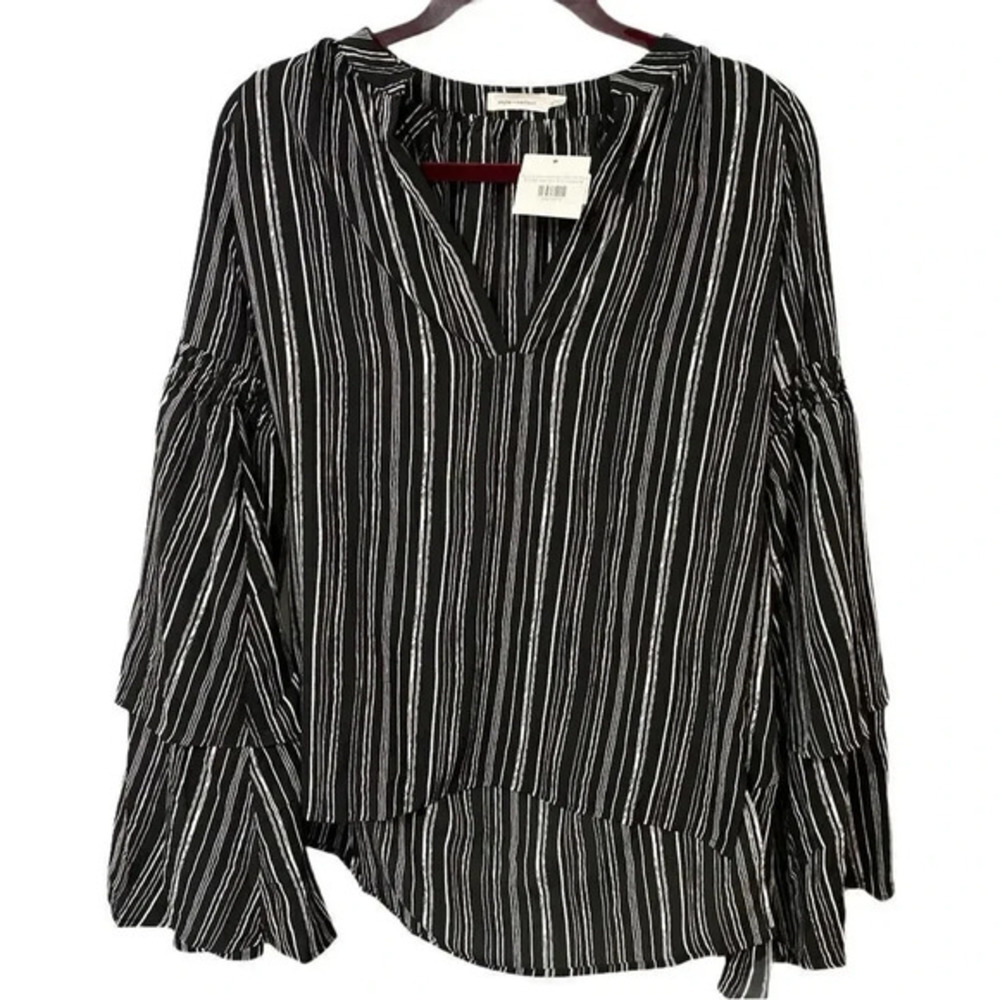 Skylar + Madison Womens Bell Sleeve Top M NWT